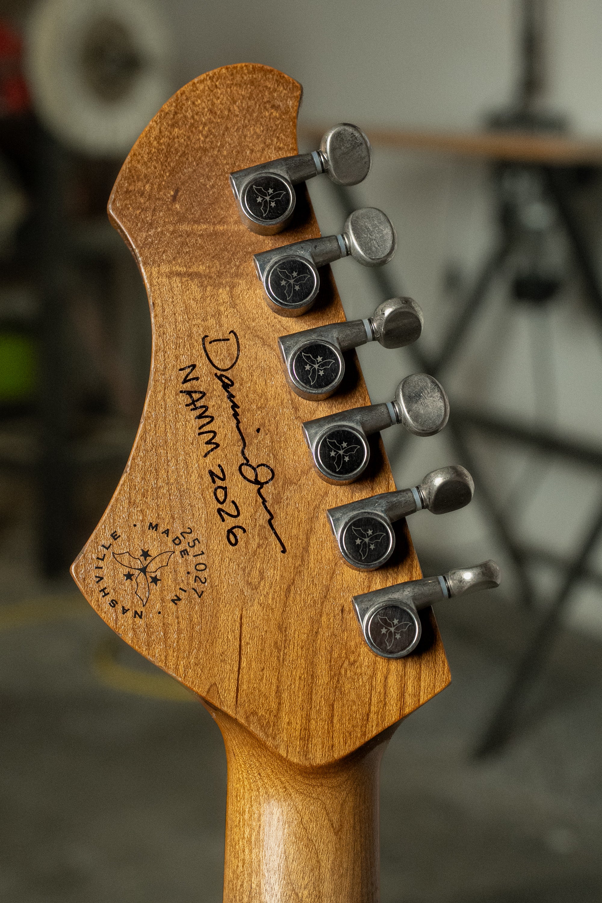 MIRIS J - Silvertone Burst | NAMM 26 - Image 8