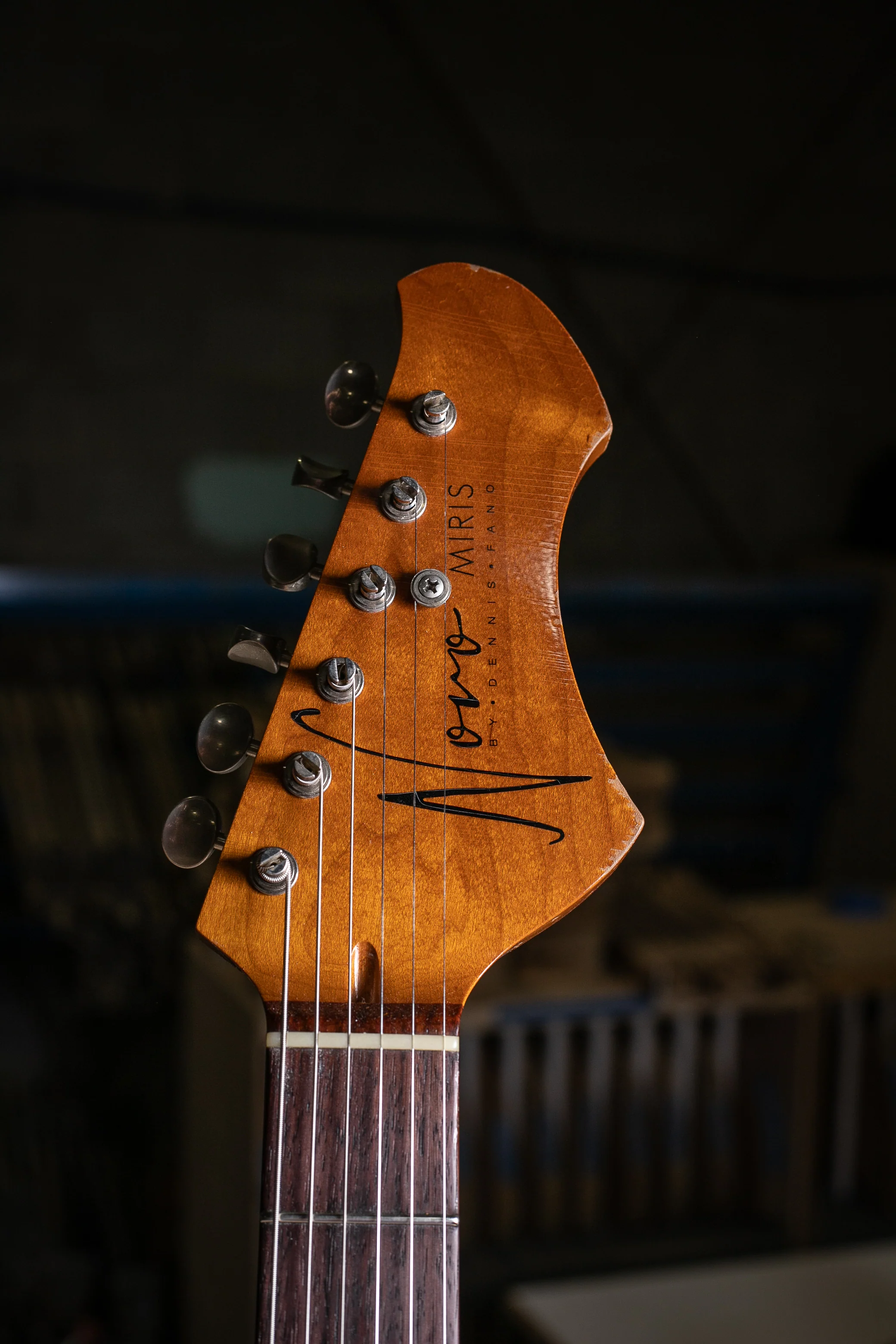 Novo Miris J in Amber - Image 5