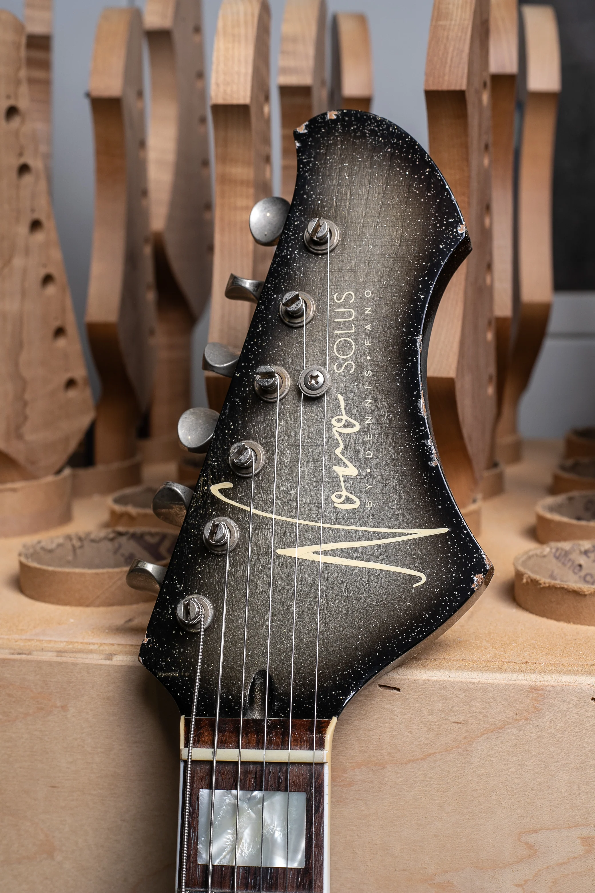 Signature SOLUS F1 - Inca Silvertone Burst - Image 8