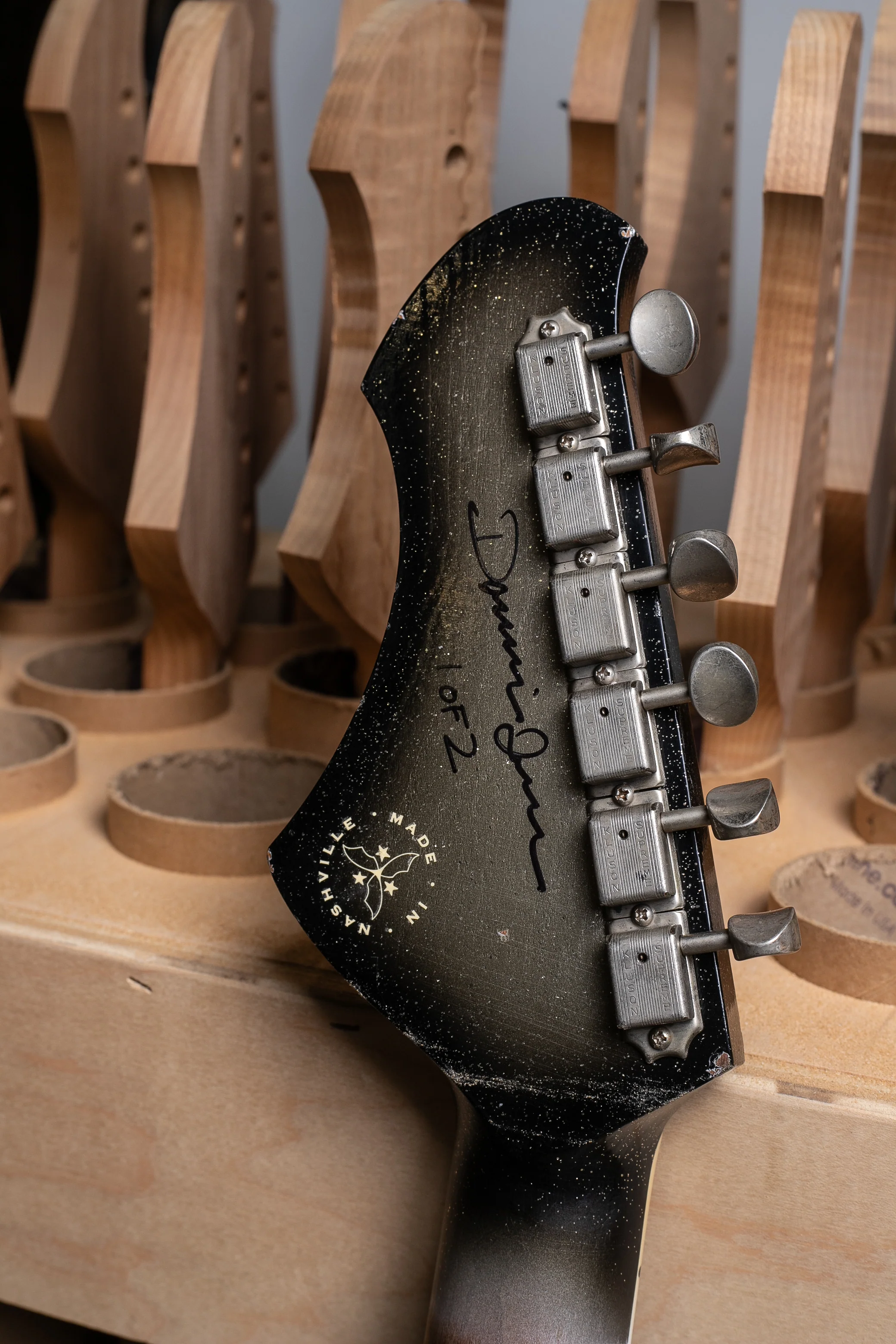 Signature SOLUS F1 - Inca Silvertone Burst - Image 9