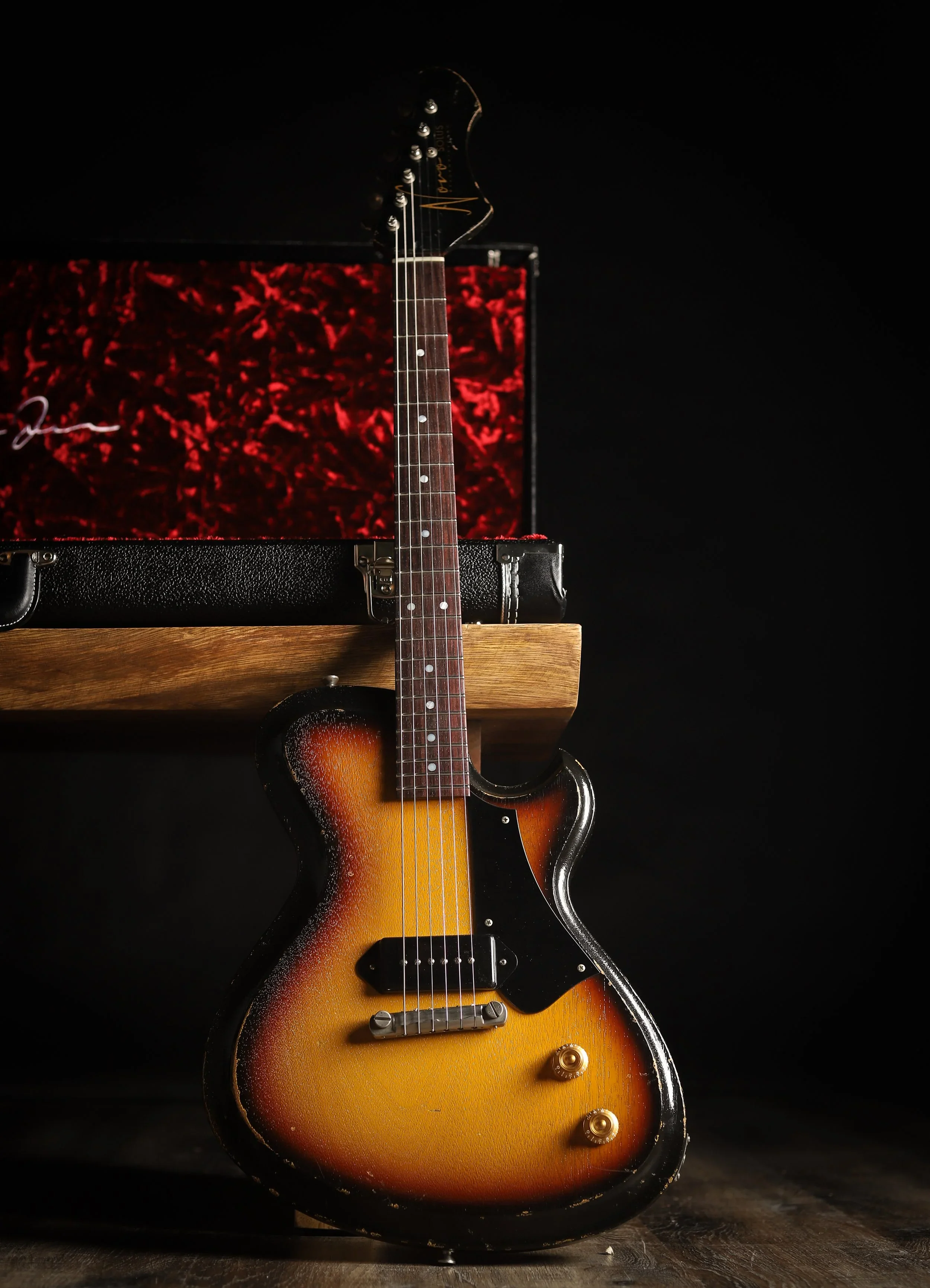 Signature SOLUS M1 - TV Burst on Mahogany (4 of 5) - Image 2