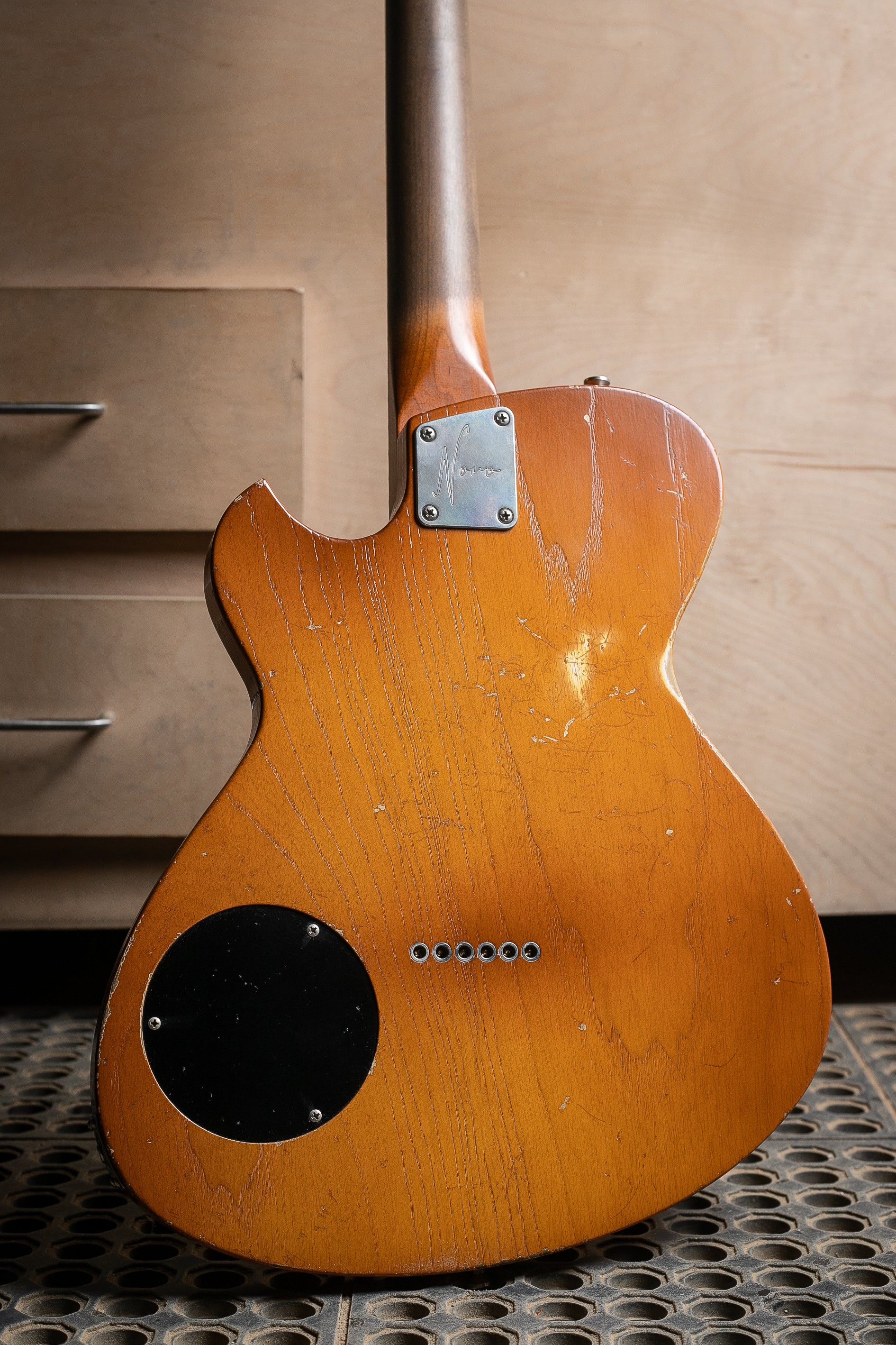 Novo Solus F2 in Nicotine Blonde - Image 4