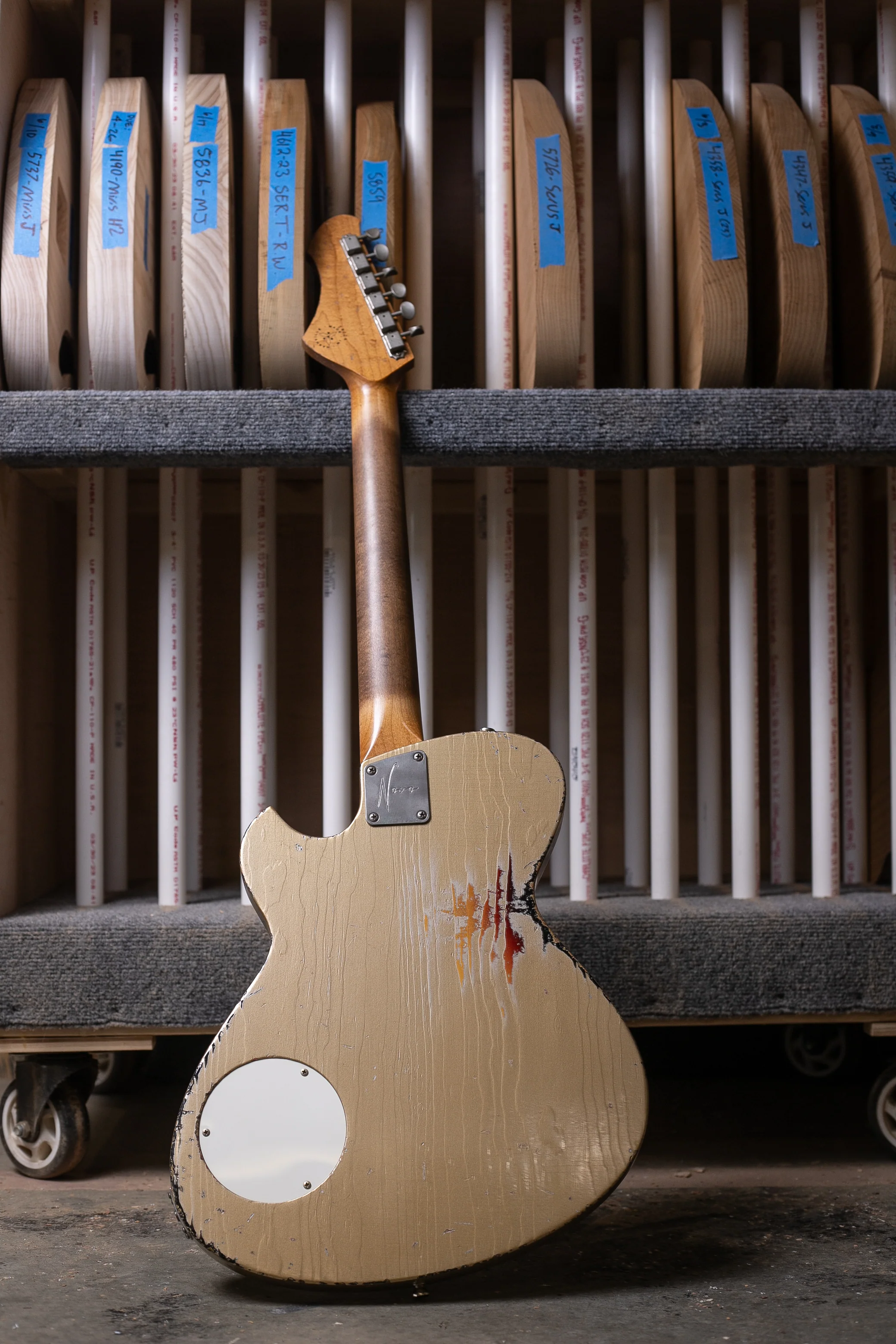 Novo Solus M1 in Shoreline Gold over '64 3-Tone Burst - Image 3
