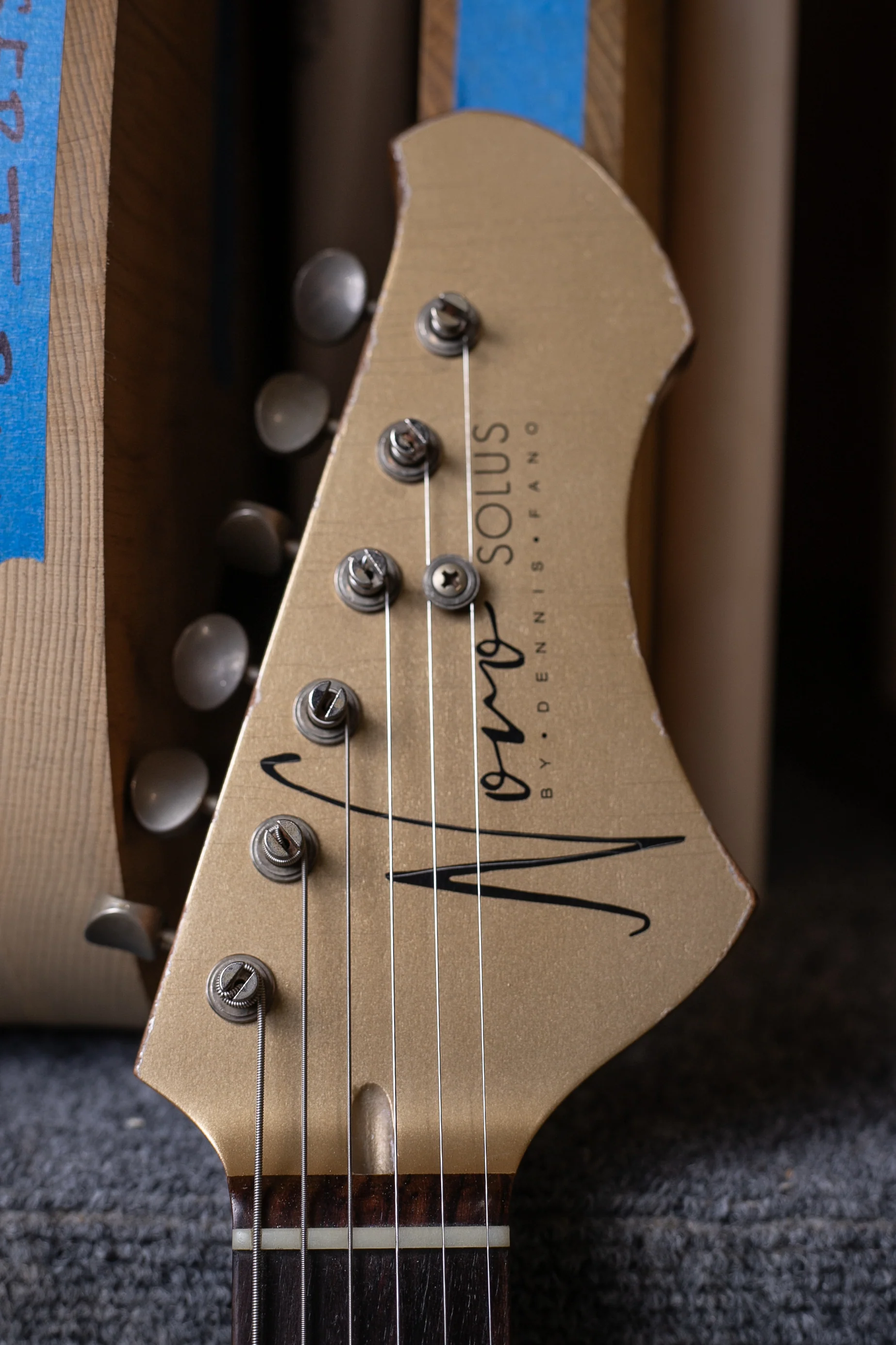 Novo Solus M1 in Shoreline Gold over '64 3-Tone Burst - Image 6
