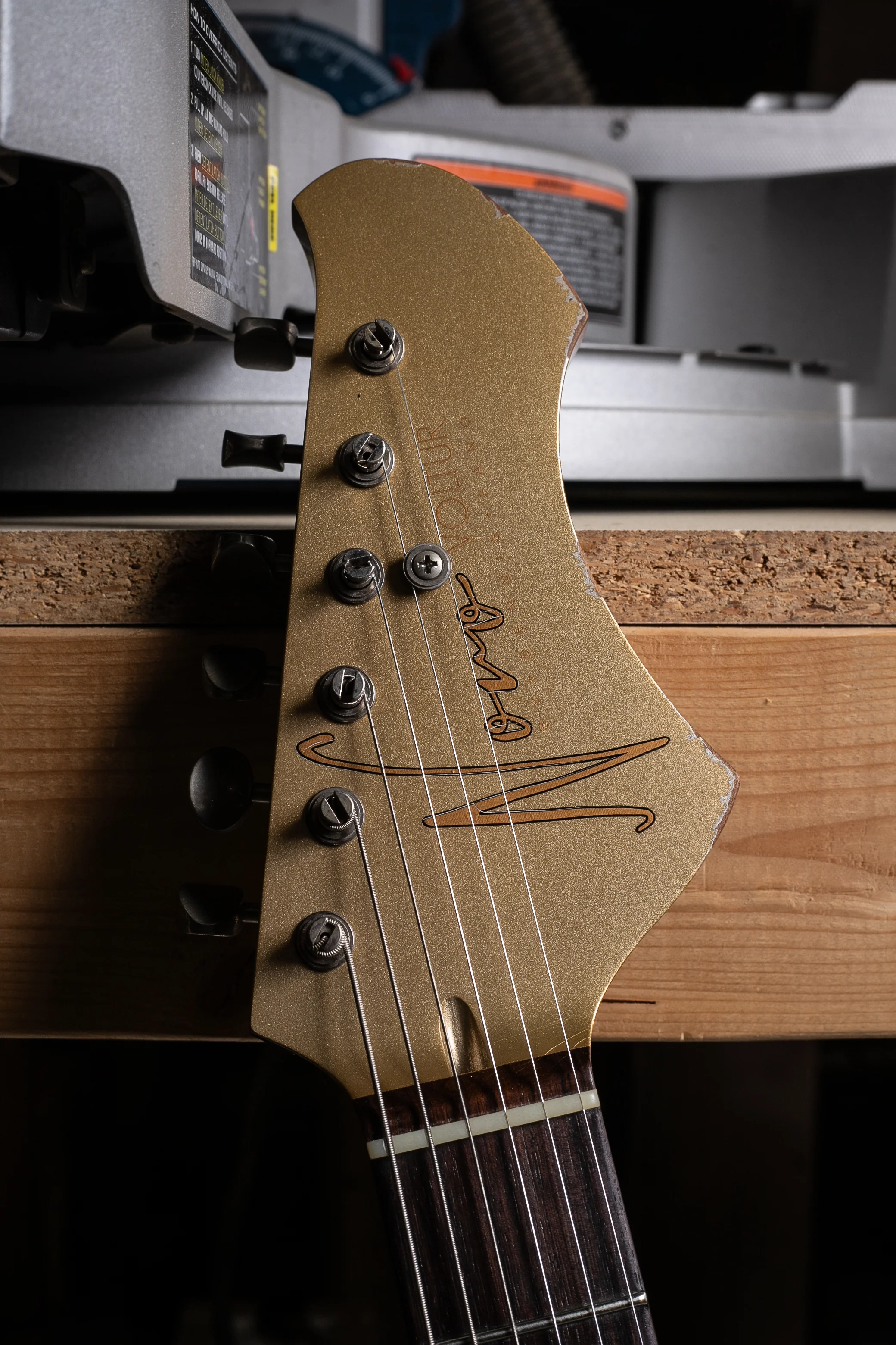 Novo Voltur V2 in Shoreline Gold - Image 5